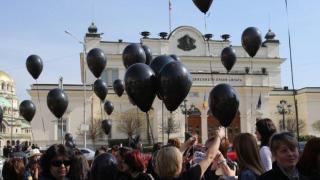Парламентът прие Закона за личната помощ, майките пак излизат на палатки от януари