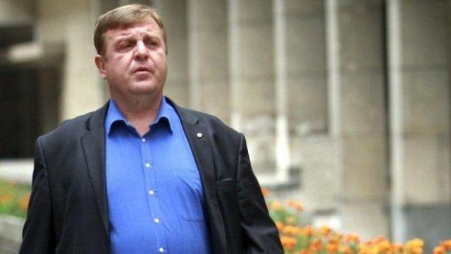 Нелепо и опасно: демаршът на Каракачанов срещу Македония
