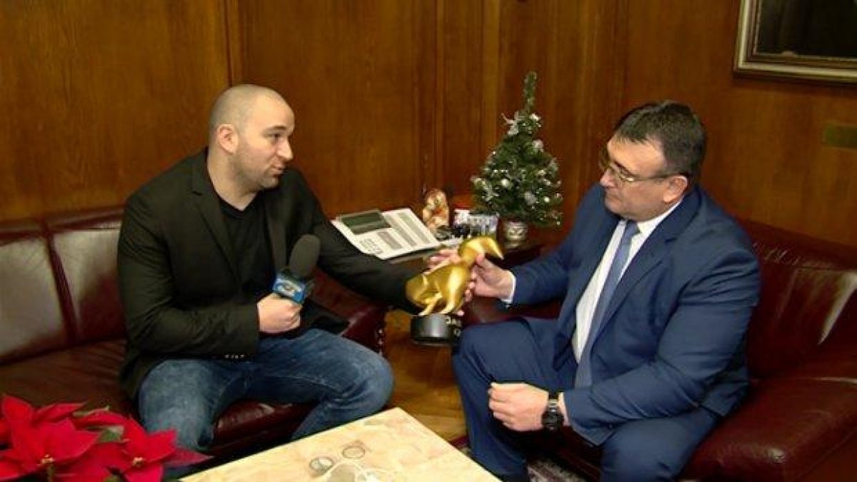 Очаквайте: Боби Ваклинов връчи Златeн скункс на министъра на вътрешните работи Младен Маринов