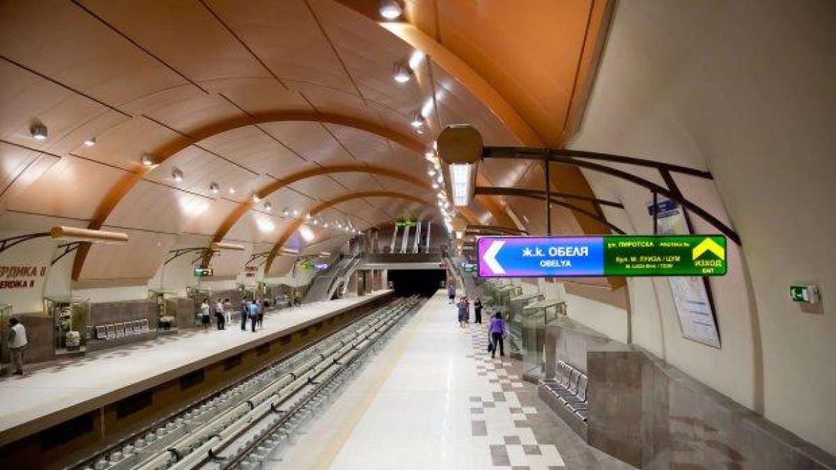 Починал човек стряска пътници на метростанция "Сердика"