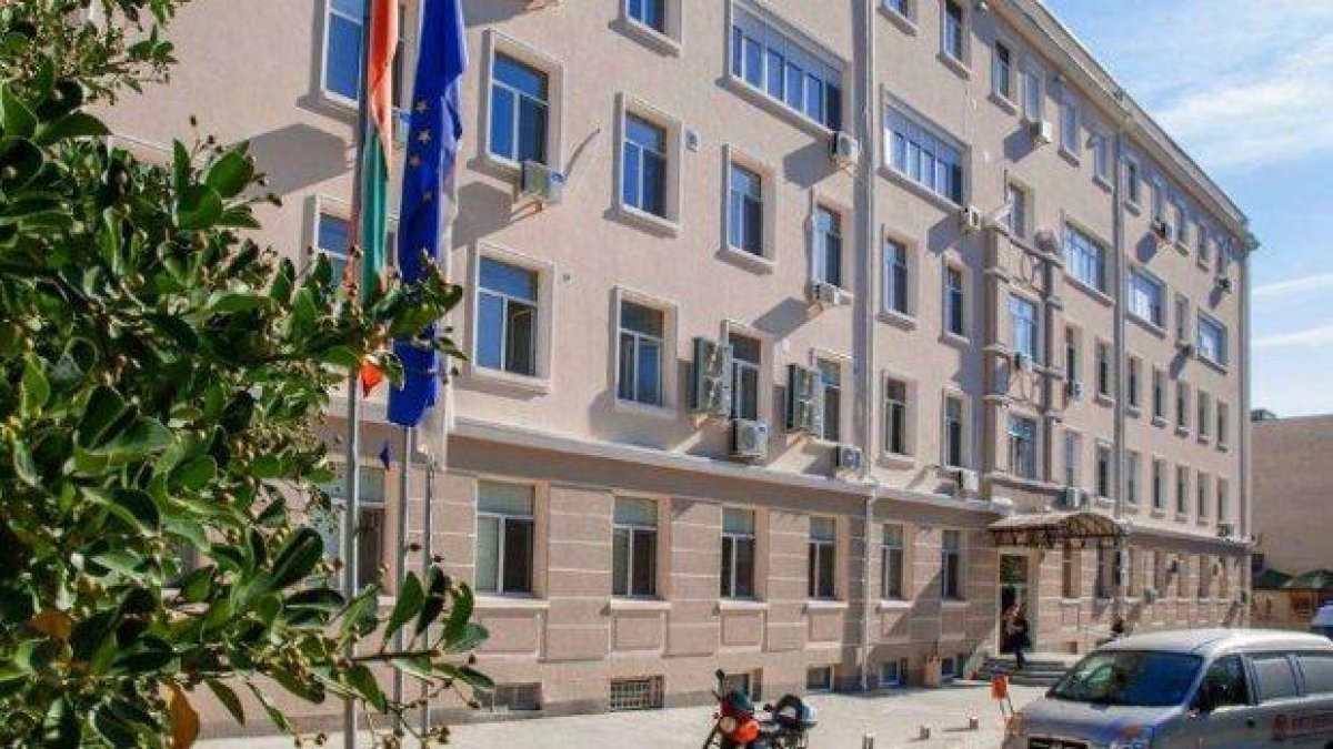 Лекарката, при която починаха родилка и бебе, подава оставка