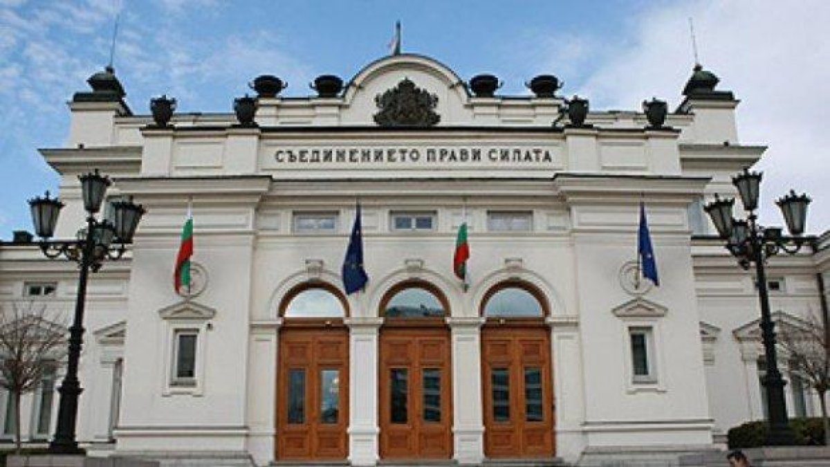 Заплахи със съд и лъжи - или как мина дебатът за новото Бюро за контрол на СРС