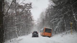 40 деца бяха блокирани на хижа "Алеко" за 7 часа, свалиха ги с джипове
