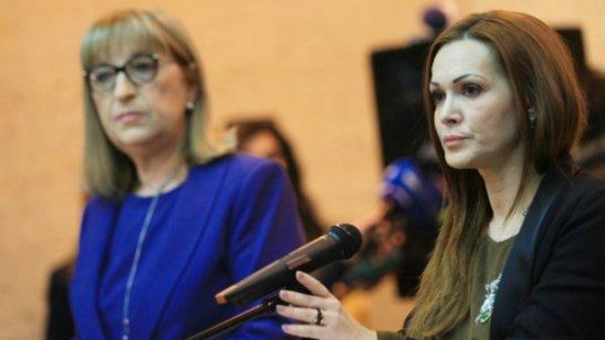 Новото ръководство на Търговския регистър е двойно по-щедро с бонусите