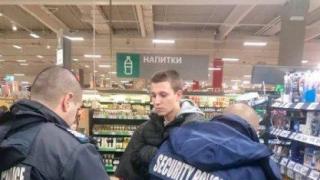 Младеж се оплака от побой от охранители в магазин "Кауфланд" (видео)