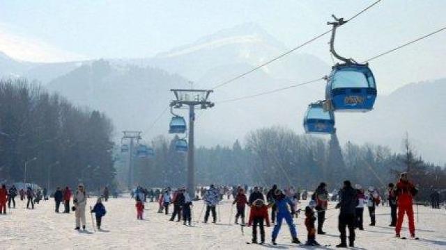 Все повече неудобни въпроси около изненадващия собственик на "Юлен"