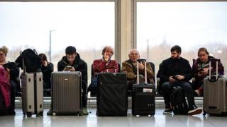 Мъж и жена са арестувани за атаката с дронове на летище "Гетуик"