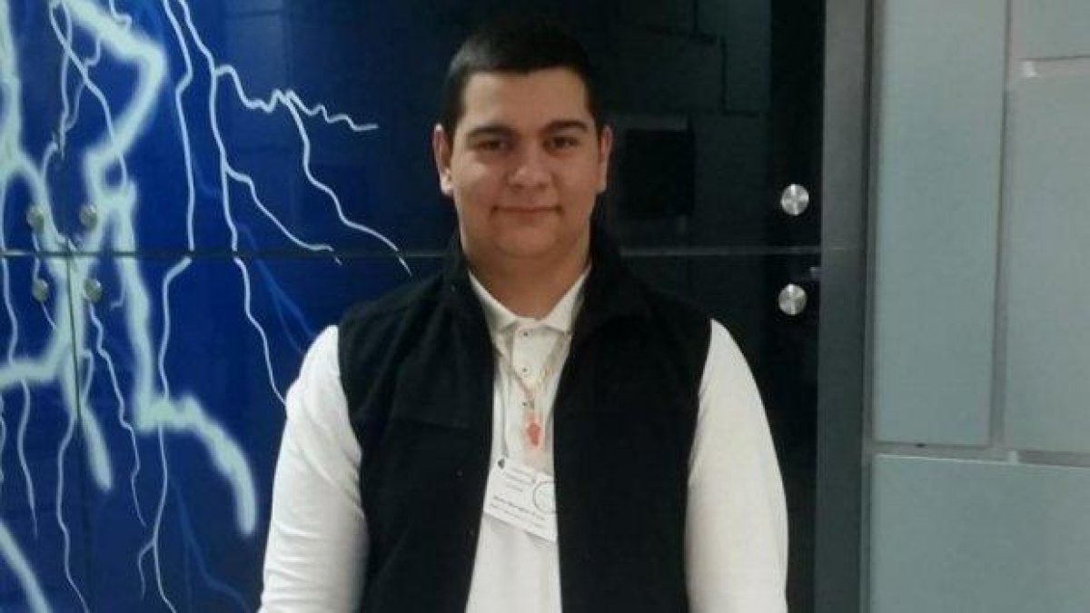 Ученик от Шумен получи златен медал за пешеходна пътека, създаваща електричество