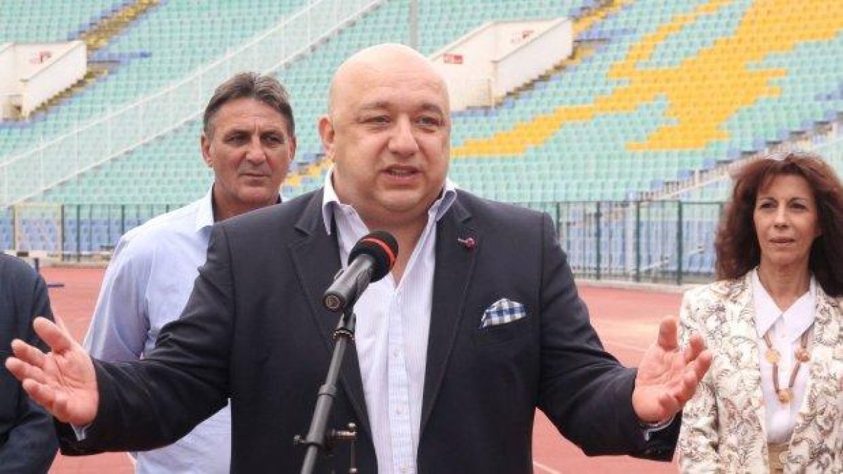 Кралев за Сърбия: Борислав Михайлов го заболя кракът, стояхме час и половина прави