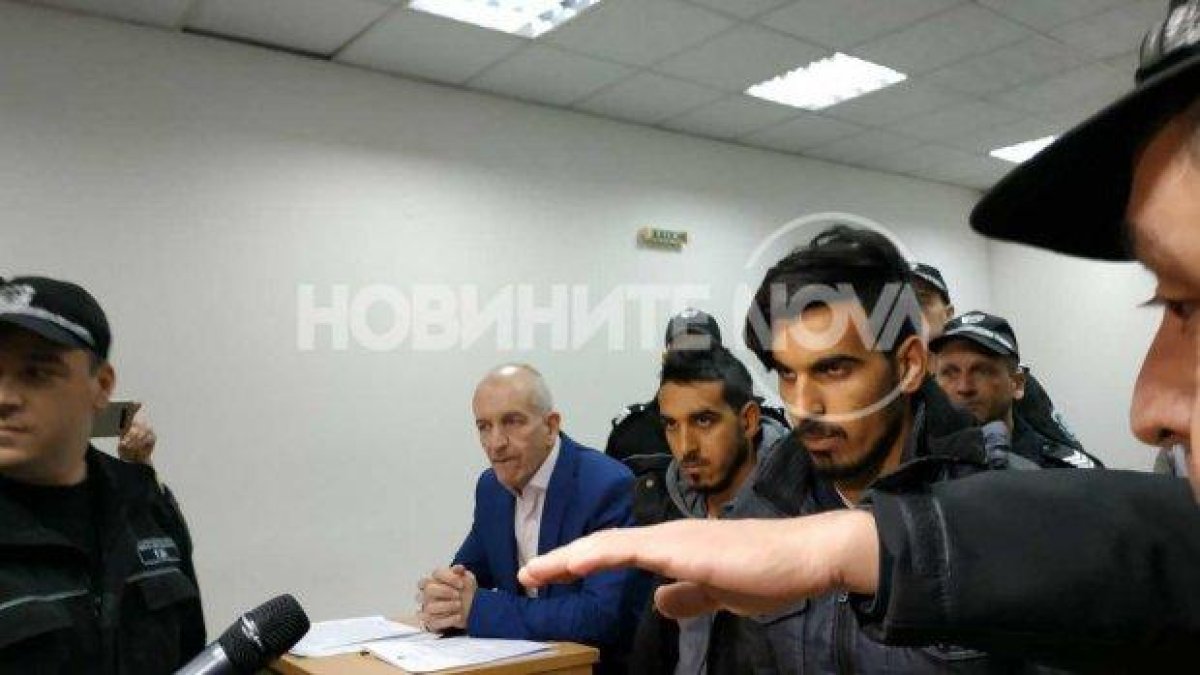 Ето ги двамата роми, пребили военнослужещ в пловдивското село Войводиново