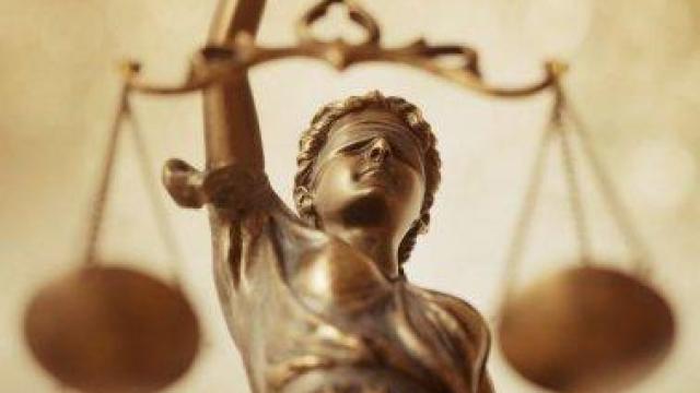 Дело на антикорупционната комисия се превърна в съдебен фарс
