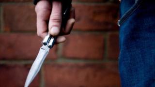 17-годишен е намушкан с нож след скандал за момиче