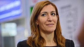 Ангелкова не вижда конфликт на интереси с Жирардели и Банско