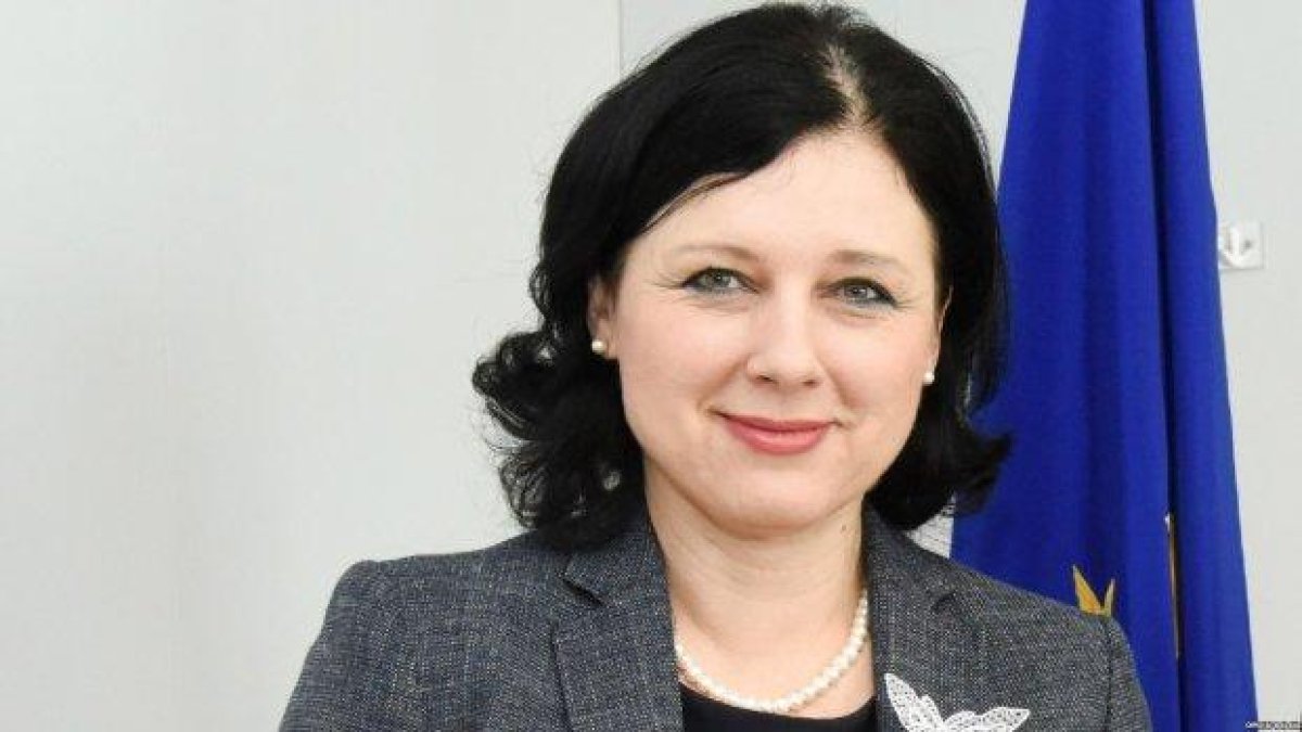 ЕК: България трябва да спре продажбата на гражданство срещу инвестиции