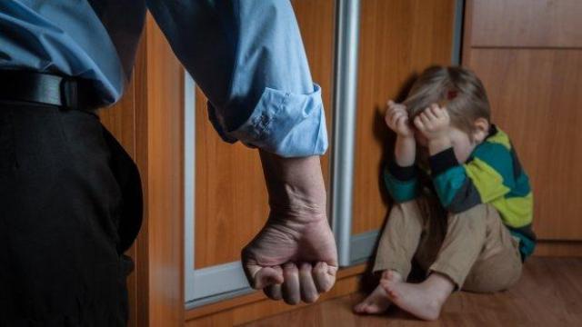25% от българските родители възпитават с шамари?