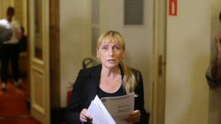 Елена Йончева, КТБ и поне един парадокс
