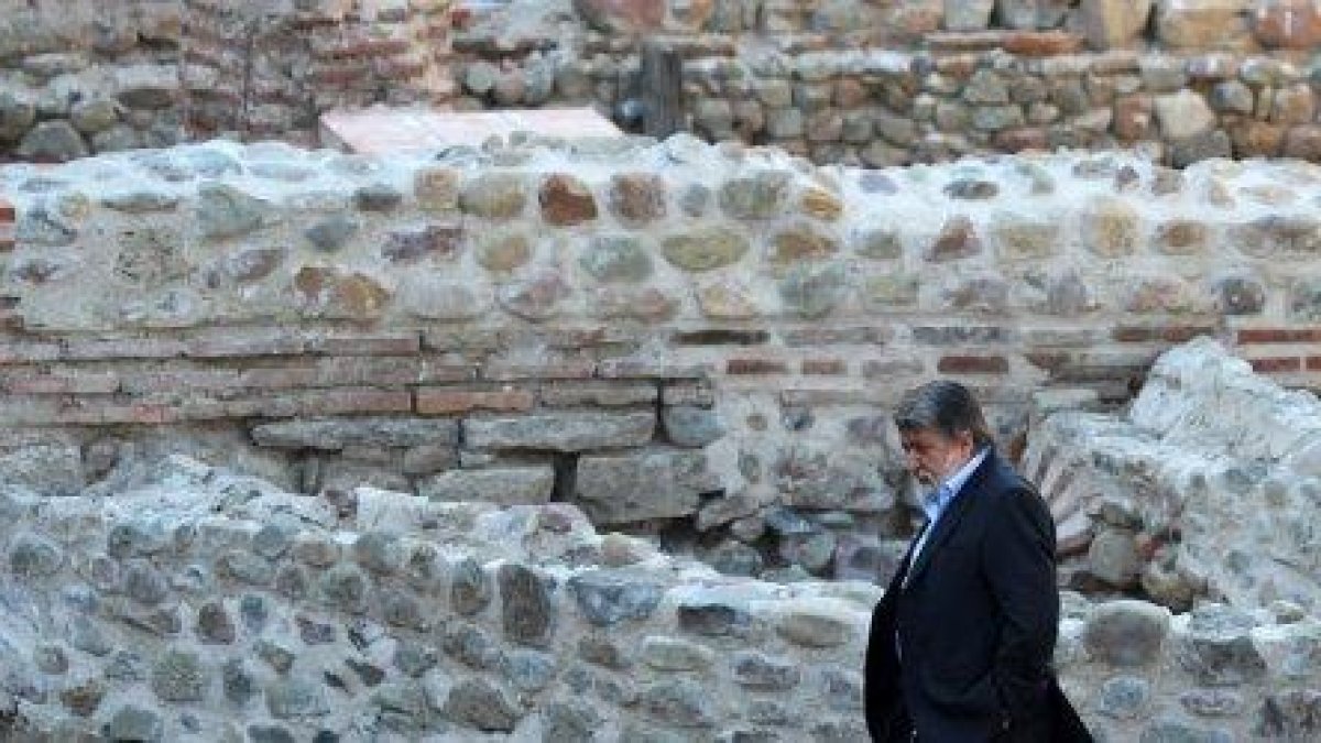 "Ларгогейт" затъна в съмнения за какви пари иде реч и компрометиран ли е източникът на записа