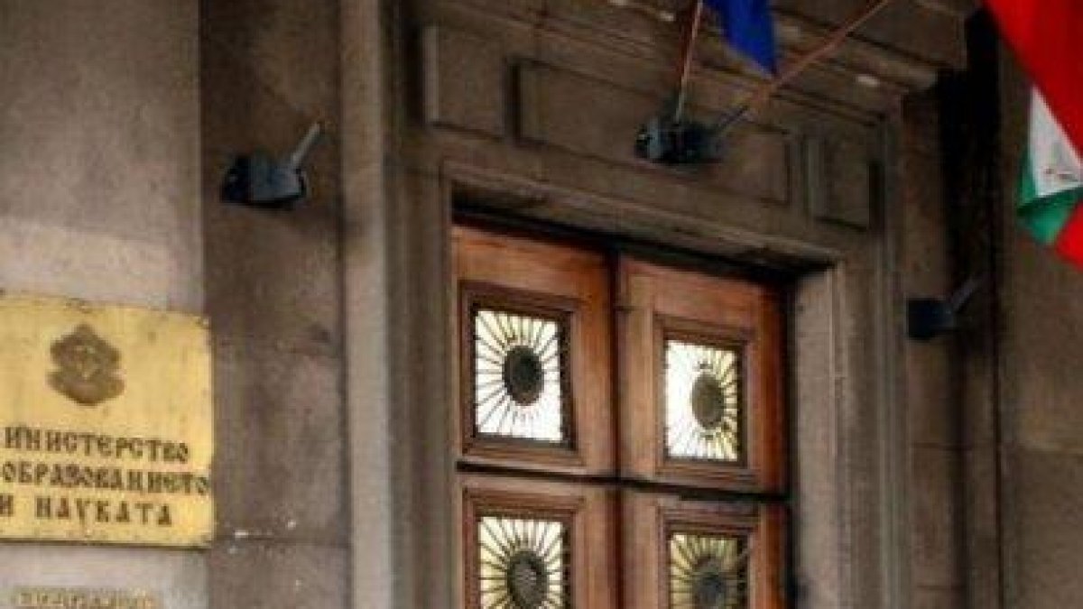 "Информаторът" на Йончева се оказа герой от трилър в коридорите на властта?