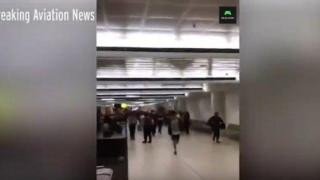 Мъж размахва нож на летището в Бризбейн, полицията го простреля (видео)