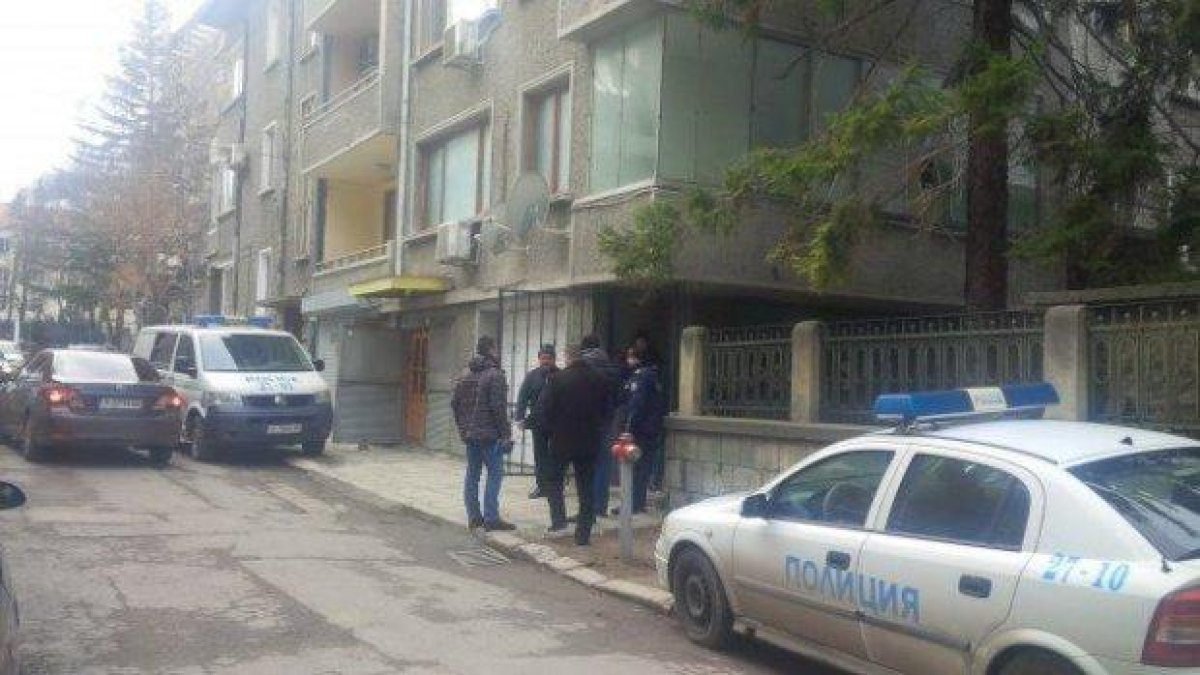 Откриха телата на съпрузи в апартамент в центъра на Шумен