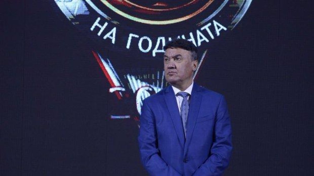 Борислав Михайлов излиза от Изпълкома на УЕФА (видео)