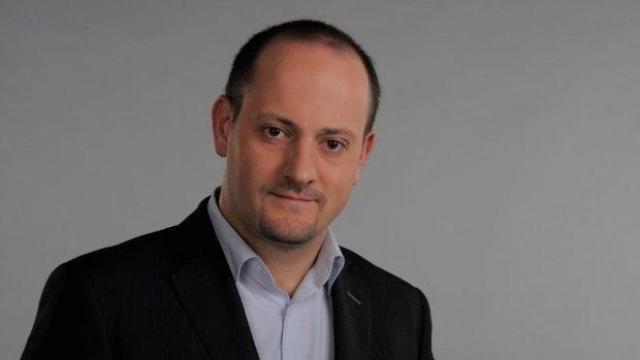 Доган и ханъмата му Борисов са на масата, ние сме в менюто
