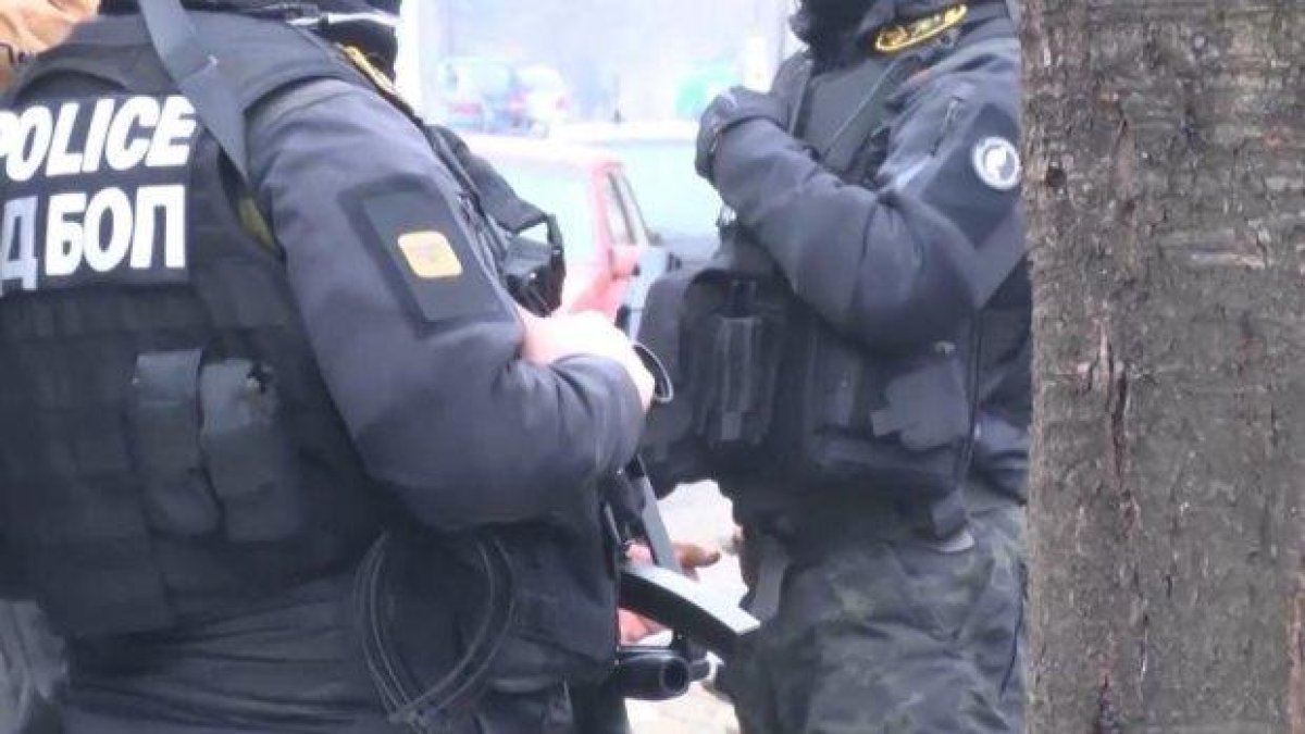 Спецакция в Благоевград, над 10 задържани през нощта