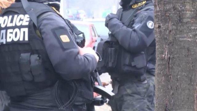 Спецакция в Благоевград, над 10 задържани през нощта