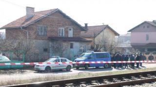 Заподозреният за четворното убийство в Нови Искър е психичноболен син на военен (снимки)