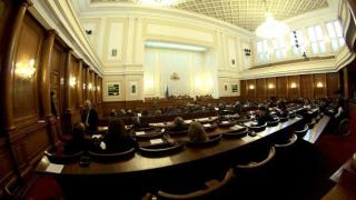 Парламентът отхвърли ветото върху новия държавен медиен контрол