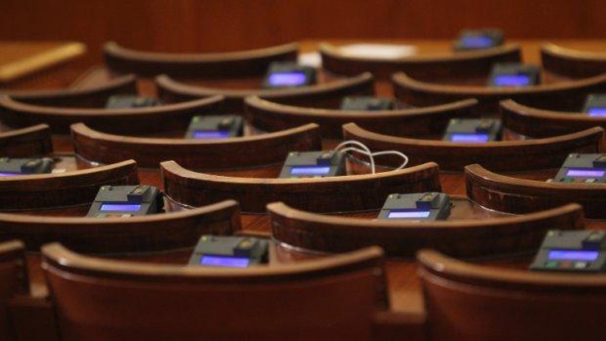 Парламентът отхвърли ветото върху новия държавен медиен контрол