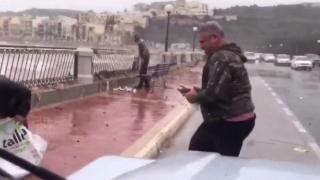 Вятър предизвика "дъжд от риба" в Малта (видео)