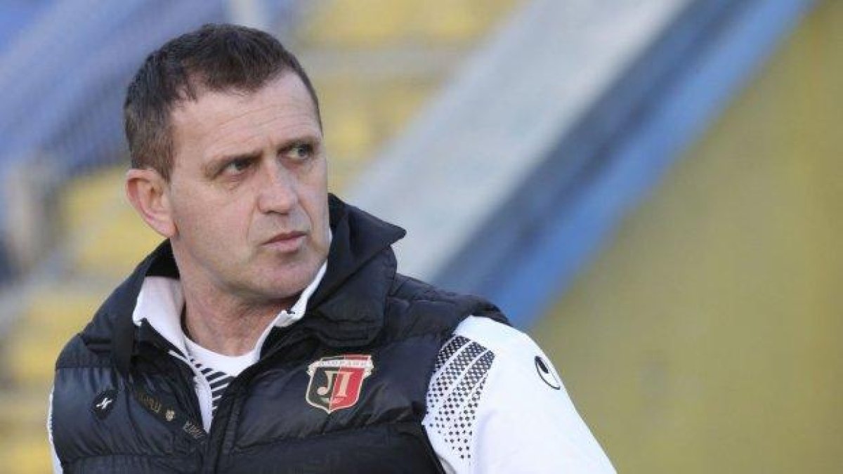 Треньор на Локо Пловдив скочил да бие Валери Божинов?