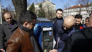 БСП се завърна край Народното събрание заради бележките за паркиране