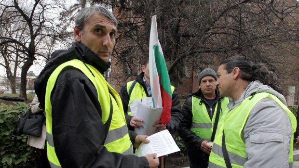 Шофьорите от ЦГМ към кмета: Елате в гаражите да видите проблемите