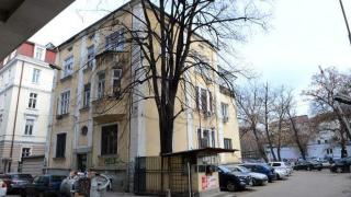 Бивш архитектурен паметник в центъра на София става офис сграда