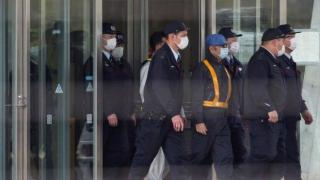Адвокатът на Карлос Гон се извини за дегизировката (видео)