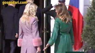 ТРЪМП И БАБИШ ИЗОСТАВИХА СЪПРУГИТЕ СИ ПРЕД ВРАТАТА НА БЕЛИЯ ДОМ