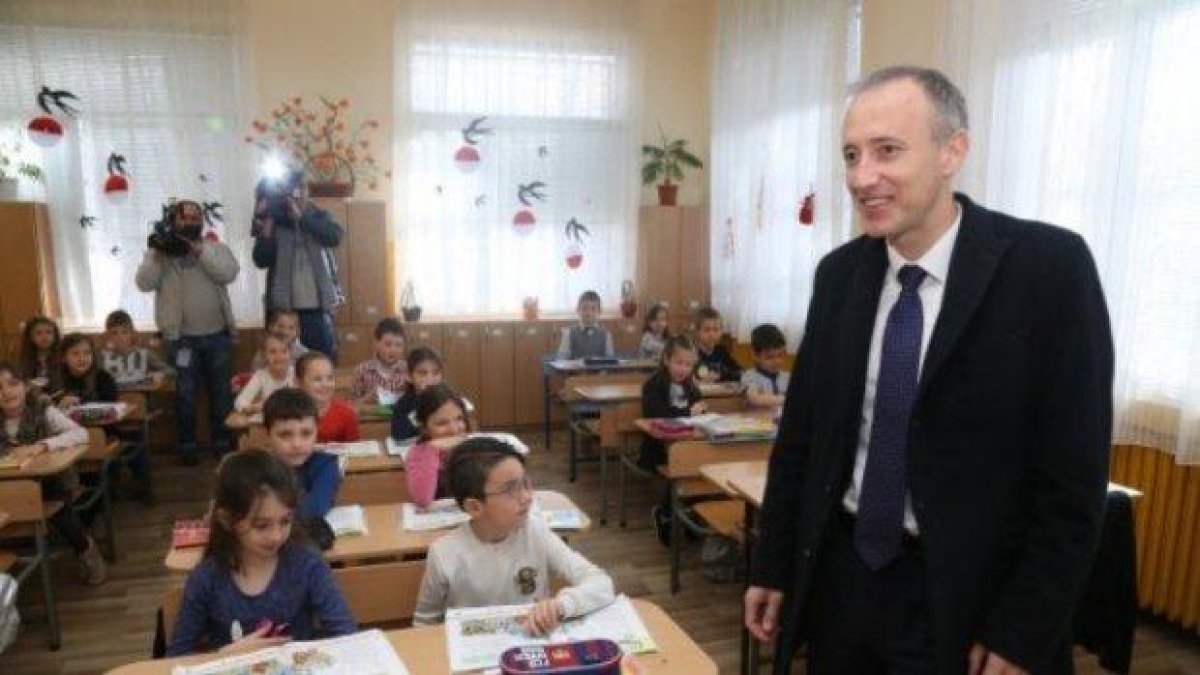 Министерството на образованието спря джендър анкетата Selfie в училищата