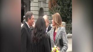Десислава Радева разцелува президента на Словения и му забърса бузките