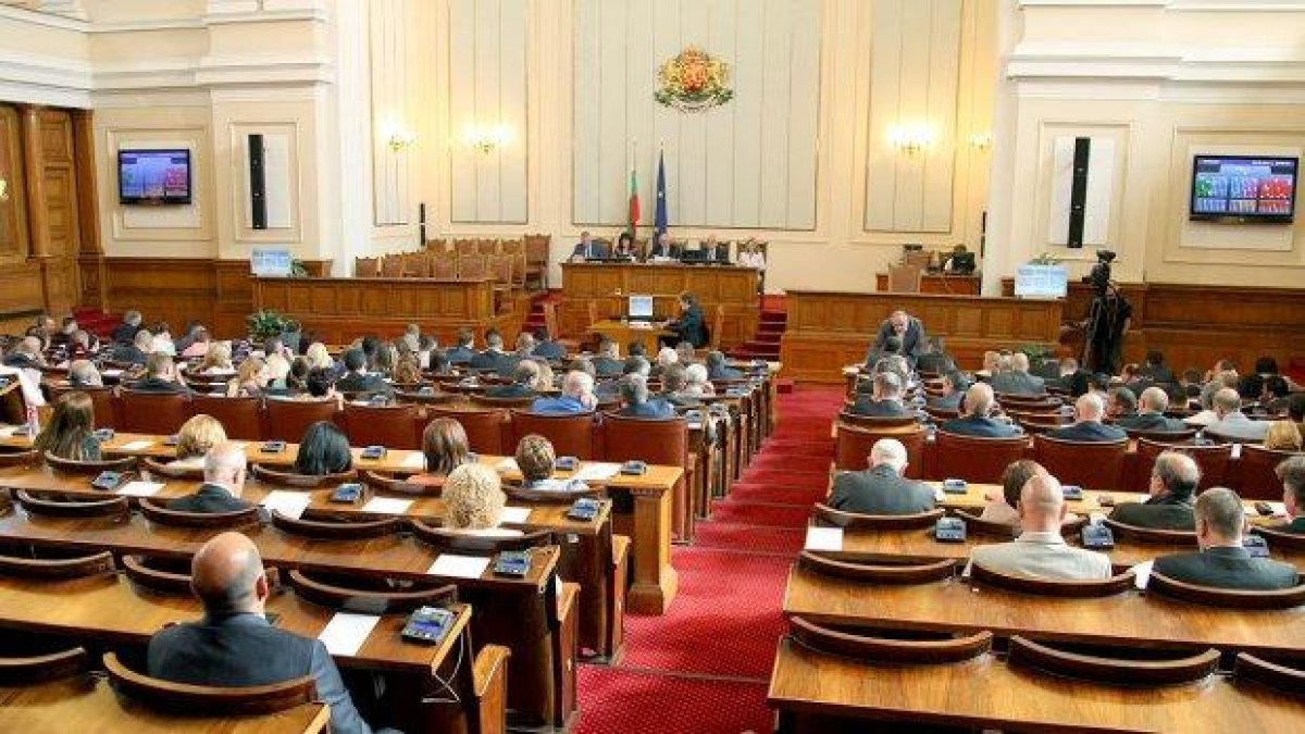 Тихо и заедно. Как парламентът трасира пътя за съдебни рокади