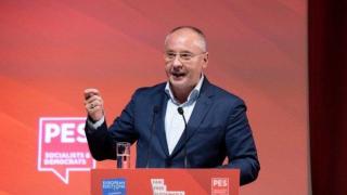 Решението на Нинова за листата разделя БСП, твърди Станишев