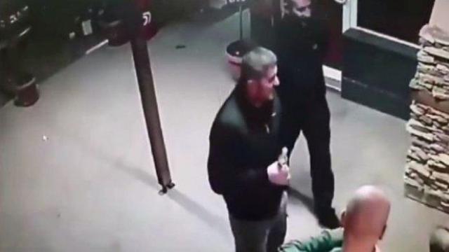 До 3 г. затвор и глоба до 5000 лв. грозят мъжа, ритал бременна котка в Радомир (видео)