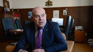 Петима чиновници са арестувани с кмета на Червен бряг при операция "Топъл обяд"