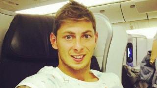 Разкриха още незаконни полети над Ламанша около трансфера на Сала