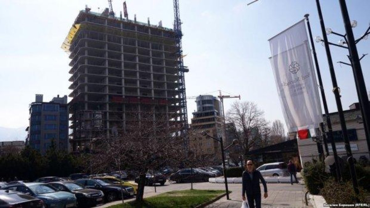 Небостъргачът на "Артекс", който можеше и да не изникне без помощта на ГЕРБ