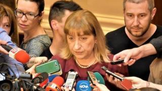 Цецка Цачева подаде оставка като министър на правосъдието заради скандала с апартамента