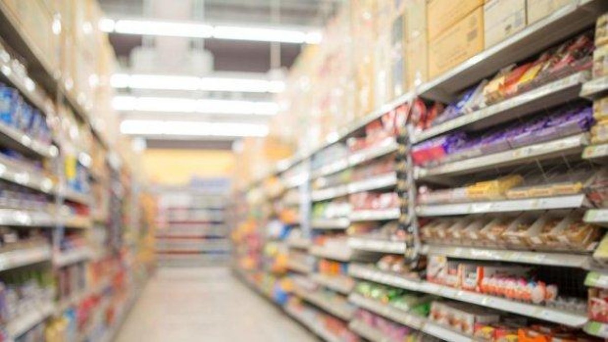 Агенцията по безопасност на храните: Продукти с изтекъл срок на годност се предлагат като пресни