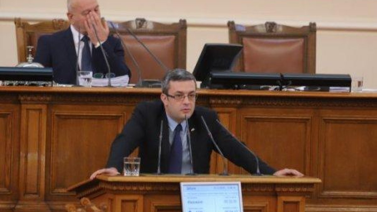 Дали била предлагала Нинова 30 млн. лв. за лидерското място в БСП, се питат от ГЕРБ?!