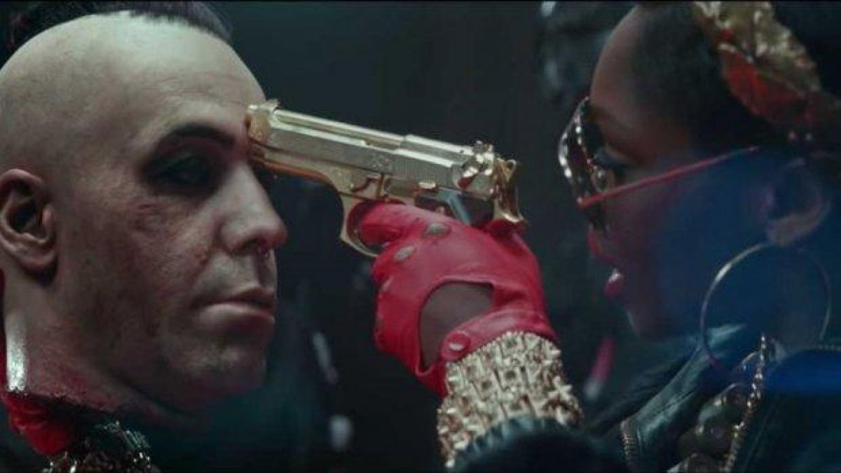 Какво точно се случва в новото видео на Rammstein?